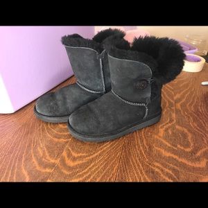 UGG Bailey Button Black